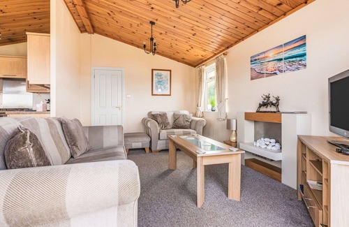 Kinross House | Stunning private villa for 4 guests with WIFI, TV, balcony and pets allowed