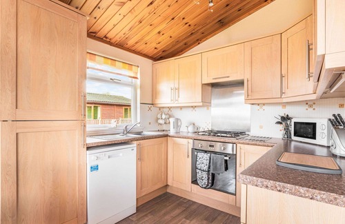 Kinross House | Stunning private villa for 4 guests with WIFI, TV, balcony and pets allowed