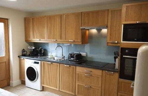Drumnadrochit House | Stunning private villa for 6 people with WIFI, TV, patio and parking