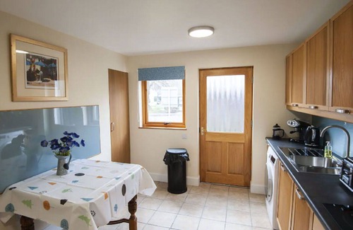 Drumnadrochit House | Stunning private villa for 6 people with WIFI, TV, patio and parking