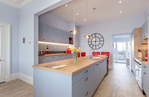 Portpatrick House | Stunning private villa for 16 guests with WIFI, TV, patio and pets allowed