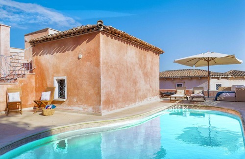 Abbiadori Villa | Stunning private villa for 10 guests with WIFI, A/C, private pool, TV, terrace and parking