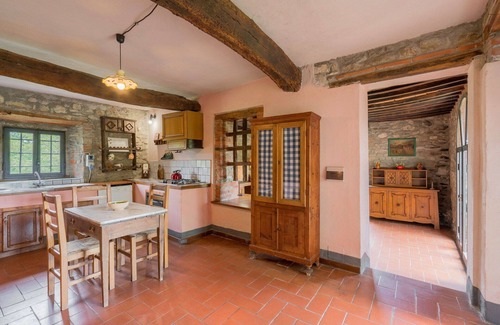 Bucine Villa | Stunning private villa for 20 people with WIFI, private pool, patio, pets allowed and panoramic .