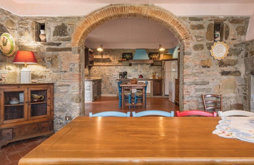 Bucine Villa | Stunning private villa for 20 people with WIFI, private pool, patio, pets allowed and panoramic .