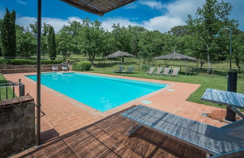Bucine Villa | Stunning private villa for 20 people with WIFI, private pool, patio, pets allowed and panoramic .