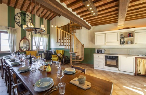 Lucignano House | Stunning private villa for 26 people with hot tub, WIFI, private pool, A/C, TV, terrace and park.
