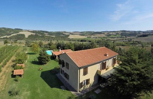 Pomarance Villa | Stunning private villa for 20 guests with WIFI, private pool, TV, terrace and panoramic view