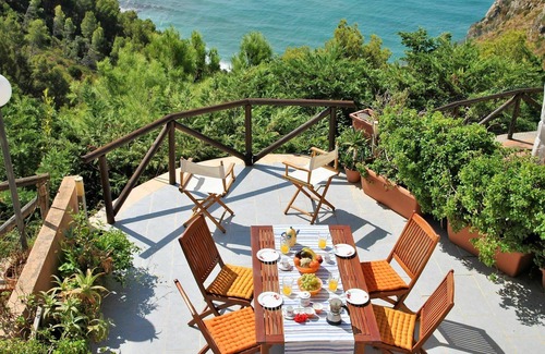 Itri House | Stunning private villa for 4 people with A/C, WIFI, TV, terrace, pets allowed and parking