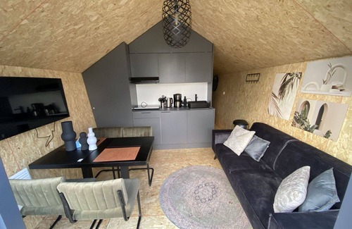 Willemsdorp House | Stunning private villa for 4 people with WIFI, TV, terrace and parking