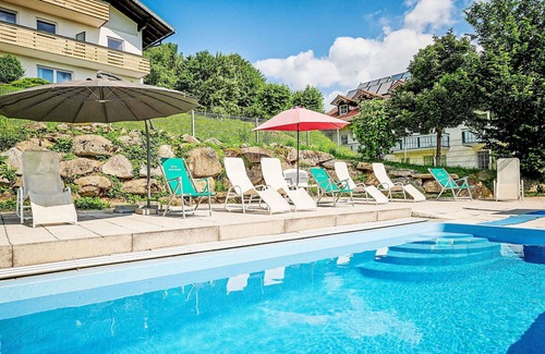Kollnburg House | Stunning private villa with WIFI, pool, TV, terrace, pets allowed, panoramic view and parking