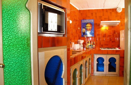 Bendejun House | Stunning private villa for 5 guests with WIFI, TV, patio, pets allowed and parking