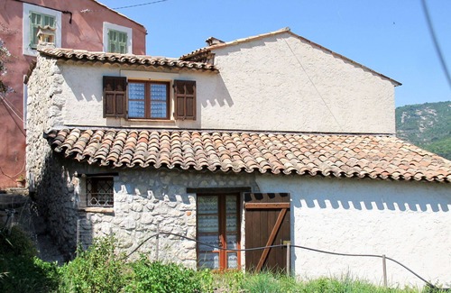 Bendejun House | Stunning private villa for 5 guests with WIFI, TV, patio, pets allowed and parking