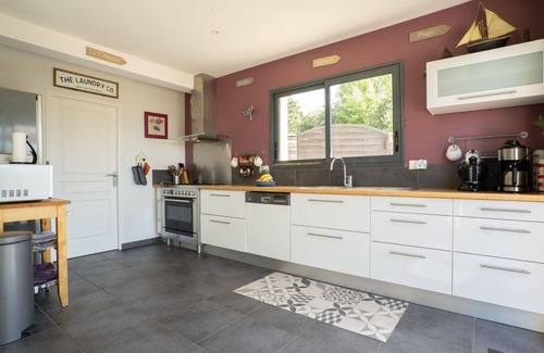 Plouarzel House | Stunning private villa for 10 people with WIFI, TV, terrace, pets allowed and parking