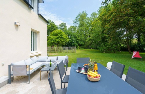 Plovan House | Stunning private villa for 5 people with WIFI, TV, terrace and parking