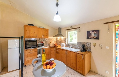 Venterol House | Stunning private villa for 2 people with pool, WIFI, TV, pets allowed and parking
