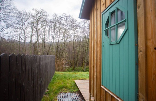 Glen Urquhart House | Stunning private villa for 2 people with TV, patio and parking