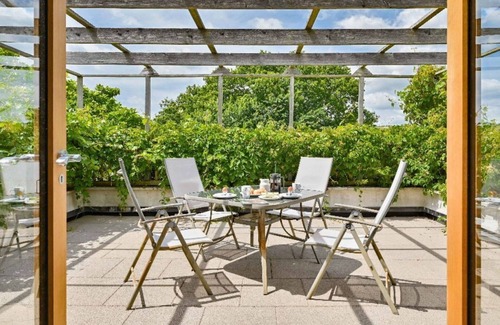Morwellham Villa | Stunning private villa for 4 people with WIFI, TV, terrace, pets allowed and panoramic view