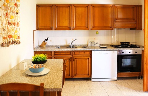 Portobello House | Stunning private villa for 6 guests with TV and parking