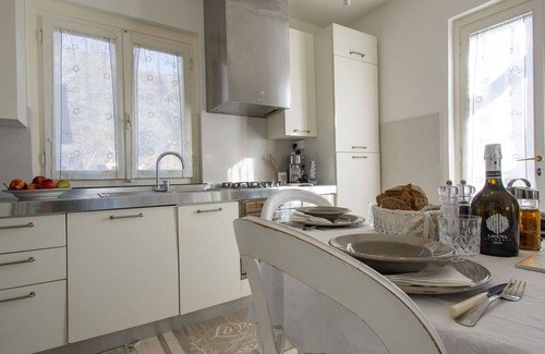 Macchino House | Stunning private villa with private pool, WIFI, hot tub, TV, patio, pets allowed and parking