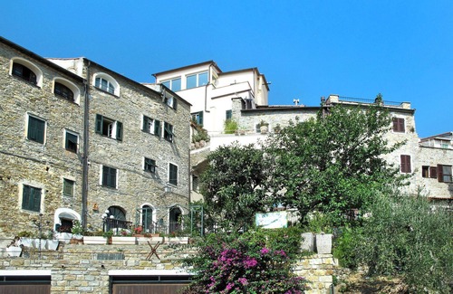 Cipressa House | Stunning private villa for 4 people with WIFI, A/C, TV, terrace and parking