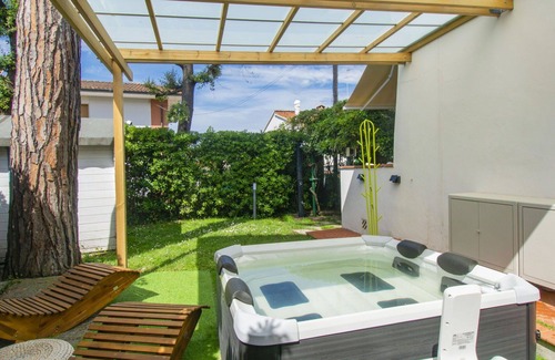 Tirrenia Villa | Stunning private villa for 6 people with A/C, hot tub, WIFI, TV, terrace and pets allowed