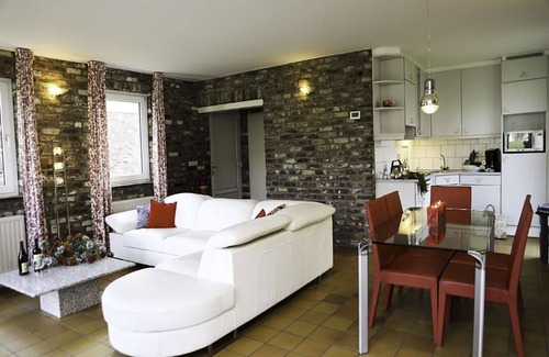 Landsrade House | Stunning private villa for 6 guests with WIFI, TV, terrace, pets allowed and parking