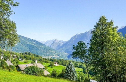 Semione House | Stunning private villa for 2 guests with WIFI, TV, patio, pets allowed, panoramic view and parking