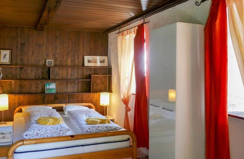 Semione House | Stunning private villa for 2 guests with WIFI, TV, patio, pets allowed, panoramic view and parking
