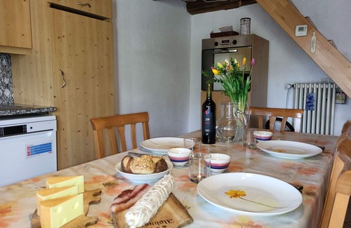 Ronco sopra Ascona House | Stunning private villa for 2 guests with WIFI, TV, patio, pets allowed and parking
