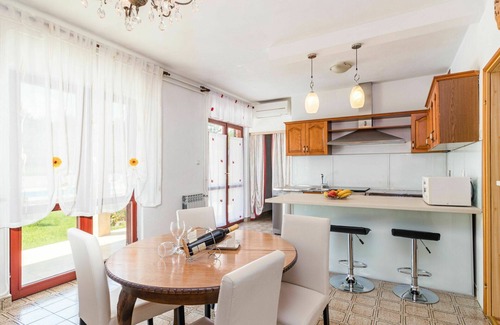 Rakotule House | Stunning private villa for 10 guests with private pool, WIFI, A/C, TV, terrace and pets allowed
