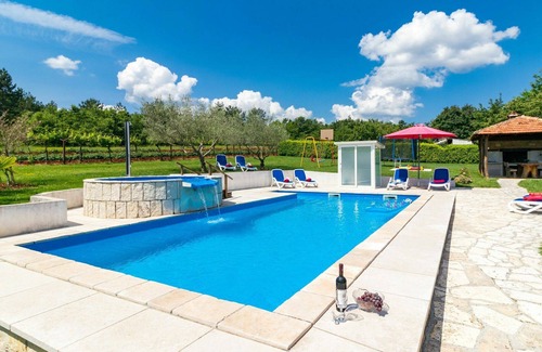 Rakotule House | Stunning private villa for 10 guests with private pool, WIFI, A/C, TV, terrace and pets allowed