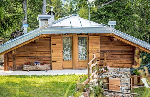 Borgo Valsugana House | Stunning private villa for 6 people with WIFI, TV, patio, pets allowed, panoramic view and parking
