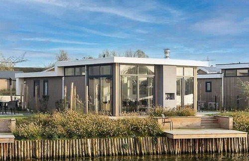 Linden House | Stunning private villa for 8 people with WIFI, TV, terrace and parking