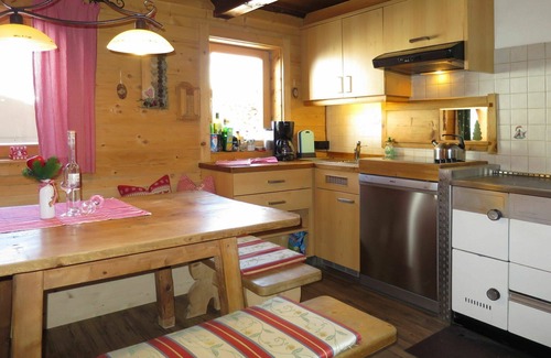 Hippach House | Stunning private villa for 13 people with WIFI, TV, terrace and pets allowed