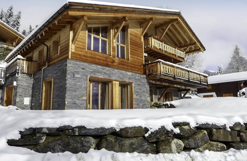 Ollon House | Stunning private villa for 8 people with WIFI, hot tub, TV, terrace, pets allowed and parking