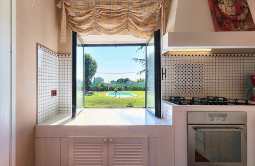 Zambratija Villa | Stunning private villa for 8 guests with WIFI, private pool, A/C, TV, terrace and pets allowed