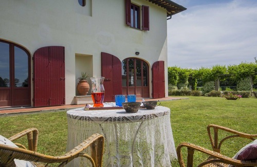 Lari Villa | Stunning private villa for 9 people with WIFI, TV, patio and parking