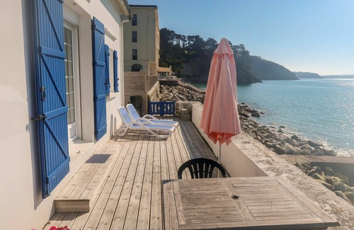 Morgat House | Stunning private villa for 4 guests with terrace, pets allowed and parking