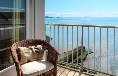 Morgat House | Stunning private villa for 4 guests with terrace, pets allowed and parking