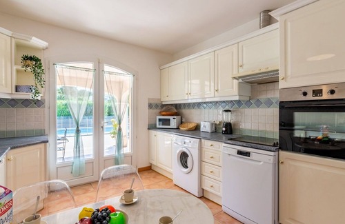 Frejus Villa | Stunning private villa for 8 guests with private pool, A/C, WIFI, TV and patio