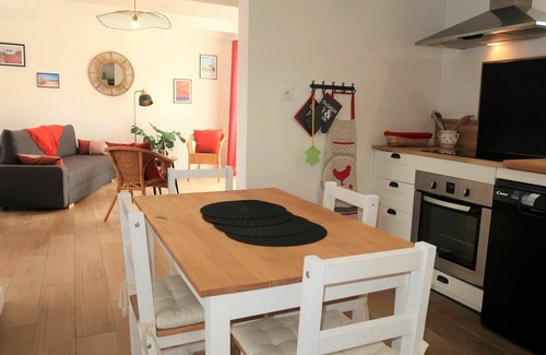 Plouider House | Stunning private villa for 4 guests with WIFI, TV, terrace, pets allowed and parking