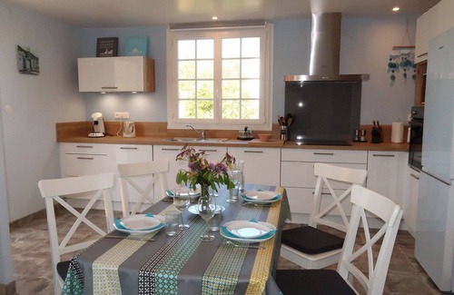 Pleubian House | Stunning private villa for 4 guests with WIFI, TV, pets allowed and parking