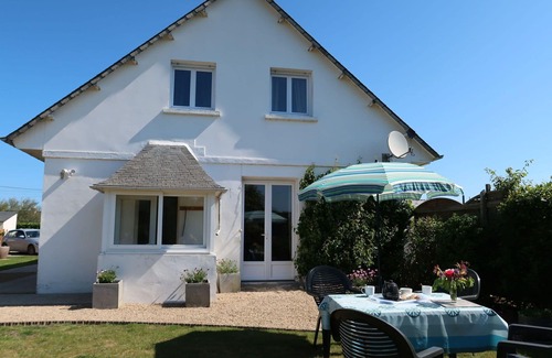 Pleubian House | Stunning private villa for 4 guests with WIFI, TV, pets allowed and parking
