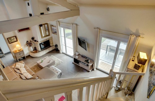 Mimizan House | Stunning private villa for 6 people with private pool, WIFI, TV, terrace, pets allowed and parking