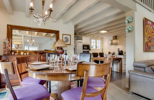 Mimizan House | Stunning private villa for 6 people with private pool, WIFI, TV, terrace, pets allowed and parking