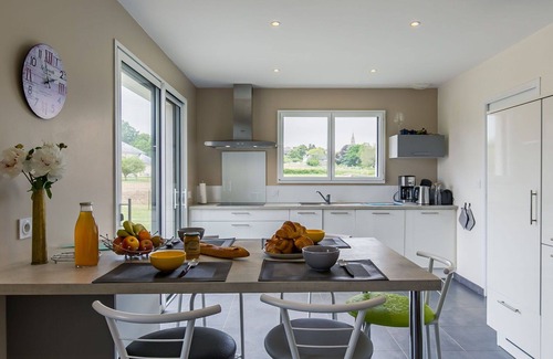 Treflez House | Stunning private villa for 6 people with WIFI, TV, terrace and parking