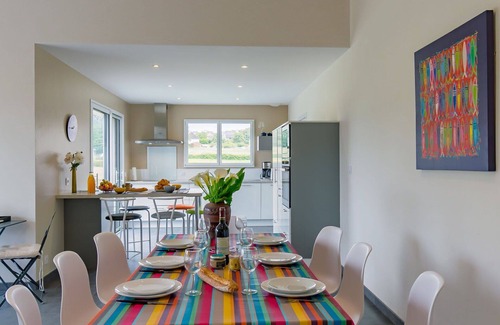 Treflez House | Stunning private villa for 6 people with WIFI, TV, terrace and parking
