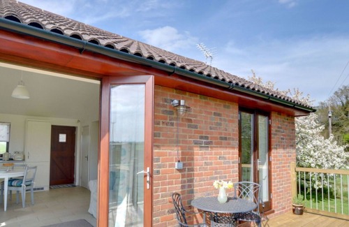 Cranbrook House | Stunning private villa for 3 guests with WIFI, TV and parking