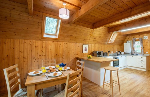 Cannich House | Stunning private villa for 4 guests with WIFI, TV, pets allowed and parking