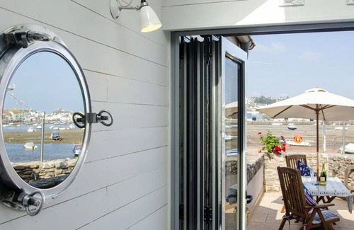 Shaldon House | Stunning private villa for 4 people with WIFI, TV, patio and parking